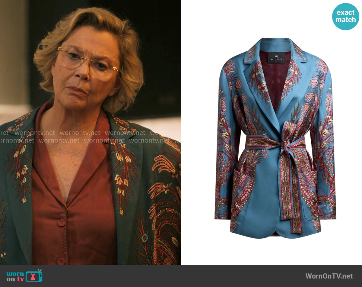 Beulah’s printed robe on Dutton Ranch