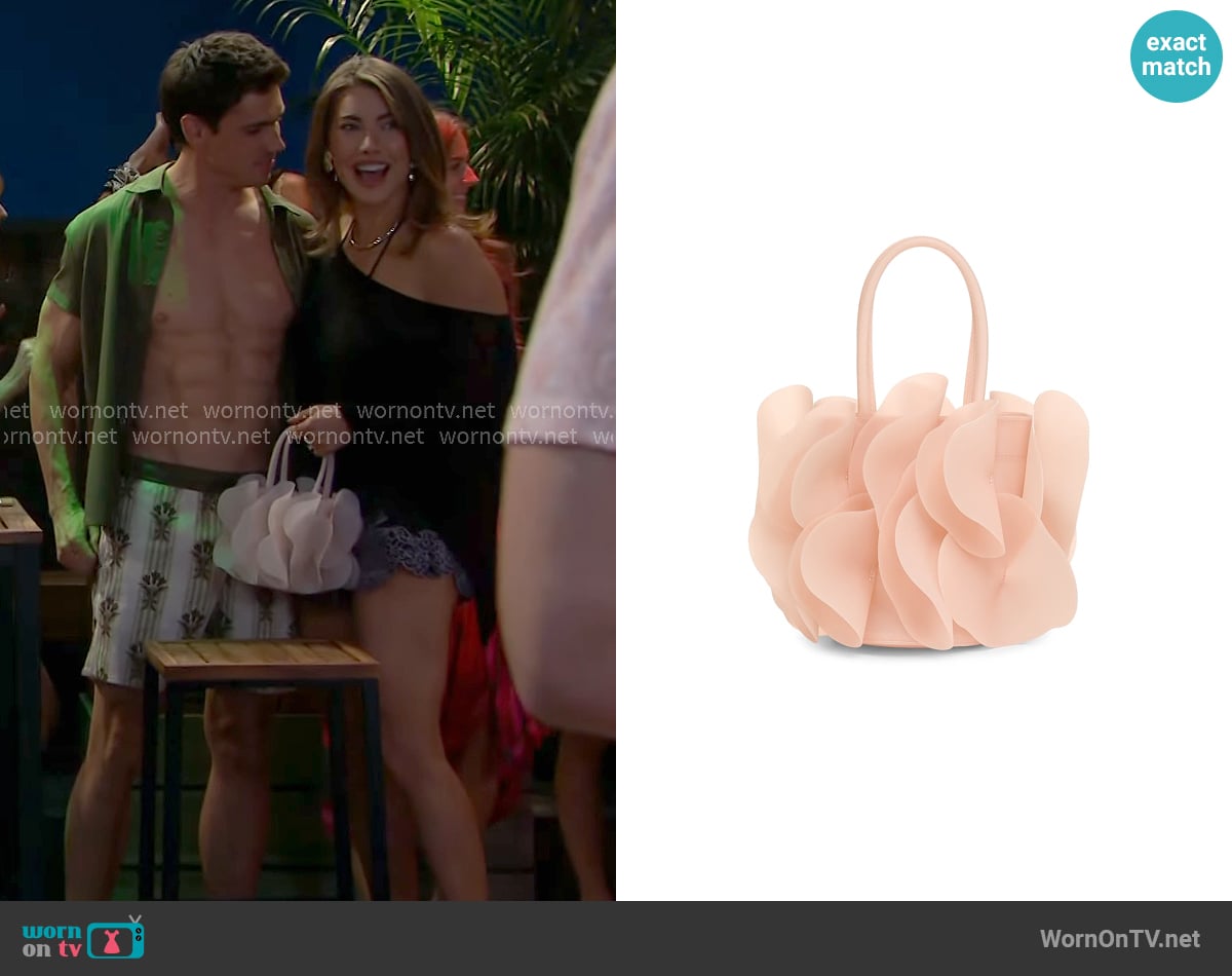 Farm RIO Jelly Flower Top Handle Bag in Blush worn by Steffy Forrester (Jacqueline MacInnes Wood) on The Bold and the Beautiful