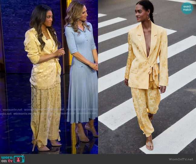Farm Rio Notched Lapel Front Ties Blazer in Beige worn by Morgan Norwood on Good Morning America