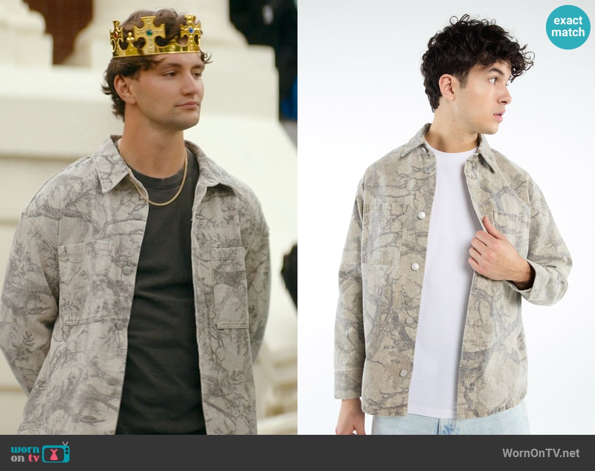 FSBN Long sleeve shirt worn by Beau Maxwell (Khobe Clarke) on Off Campus