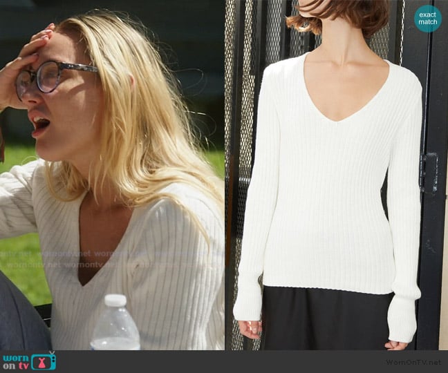 John Galt White V-Neck Sweater worn by Bailey Taylor on Summer House