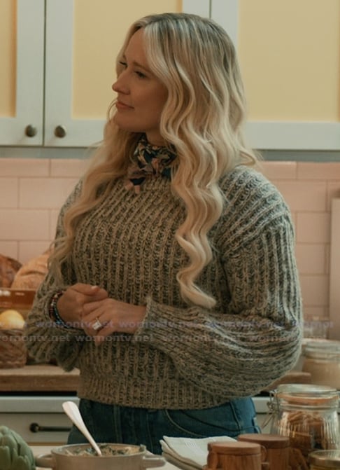 Juliet’s gray knit sweater on Elsbeth