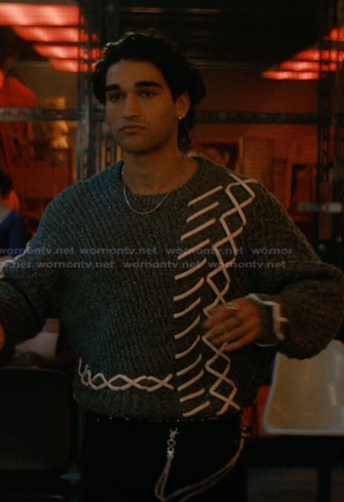 Justin’s gray contrast stitch sweater on Off Campus