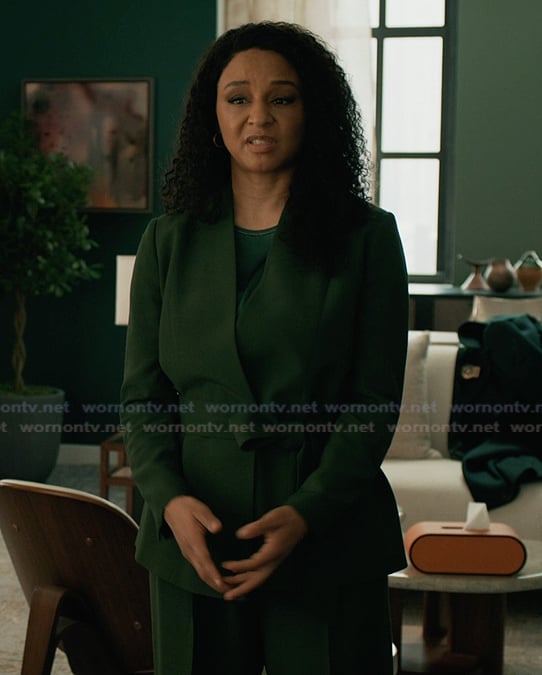 Kaya’s green belted blazer on Elsbeth