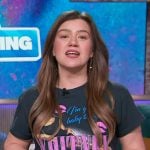 Kelly's Whitney Houston graphic tee on The Kelly Clarkson Show