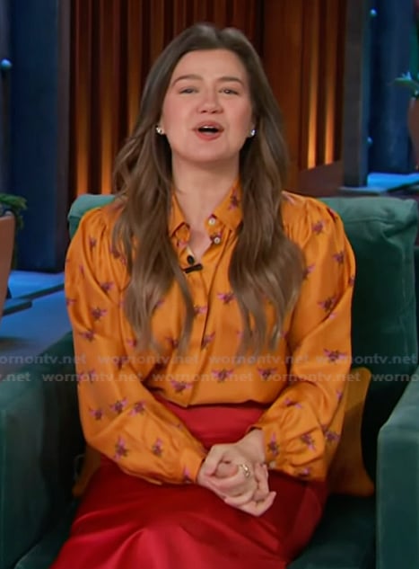 Kelly’s yellow floral print blouse on The Kelly Clarkson Show