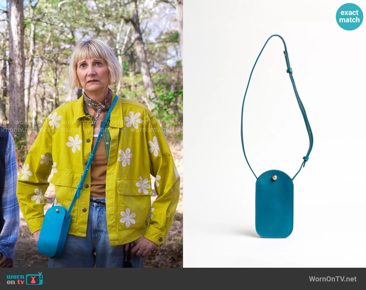 Lindquist Segui Bag in River worn by Anne (Kerri Kenney) on The Four Seasons