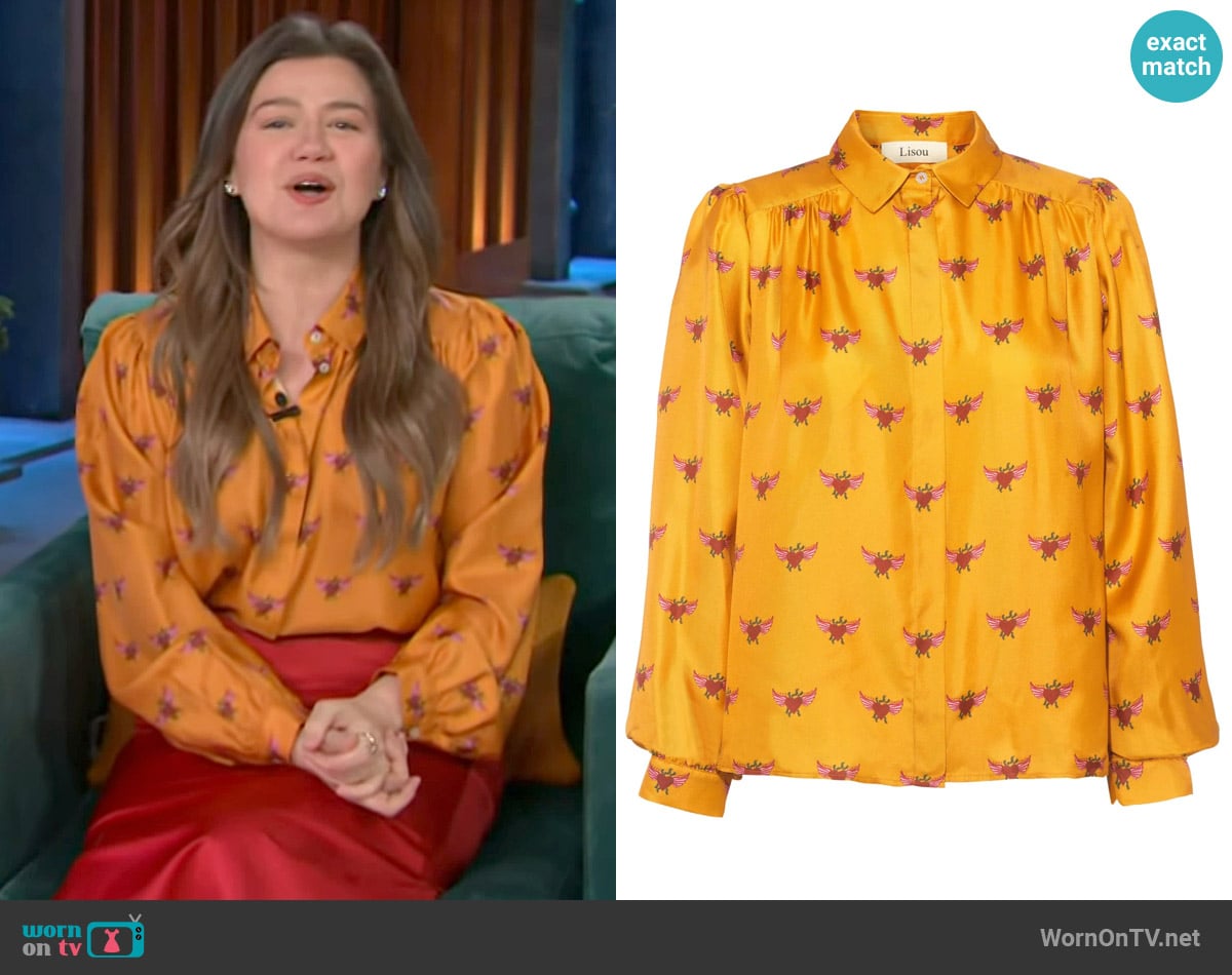 Lisou Flying Hearts Print Silk Shirt worn by Kelly Clarkson on The Kelly Clarkson Show