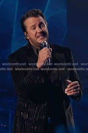 Luke Bryan’s black velvet blazer on American Idol