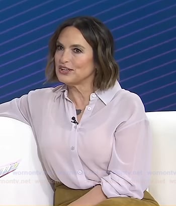 Mariska Hargitay’s pink button down blouse and brown suede skirt on Today