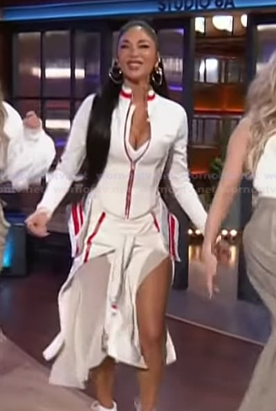 Nicole Scherzinger’s white contrast stripe jacket on The Kelly Clarkson Show