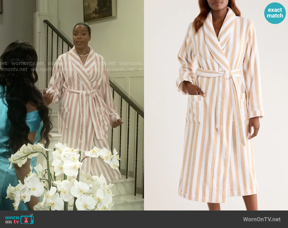 Nordstrom Stripe Hydrocotton Terry Robe worn by Naomi Hamilton Hawthorne (Arielle Prepetit) on Beyond the Gates