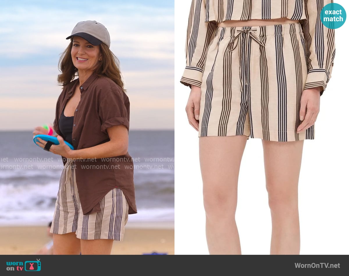 Rag and Bone Logan Shorts worn by Kate (Tina Fey) on The Four Seasons