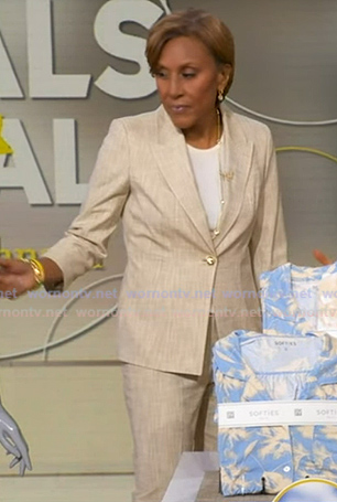 Robin’s beige blazer and pants on Good Morning America