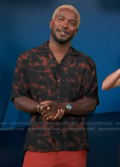 Scott’s red and black printed shirt on Access Hollywood