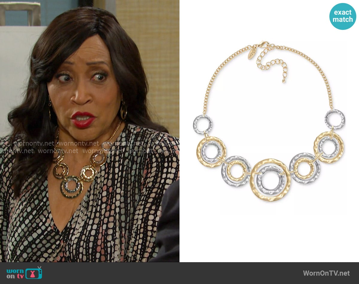 Paulina’s link statement necklace on Days of our Lives