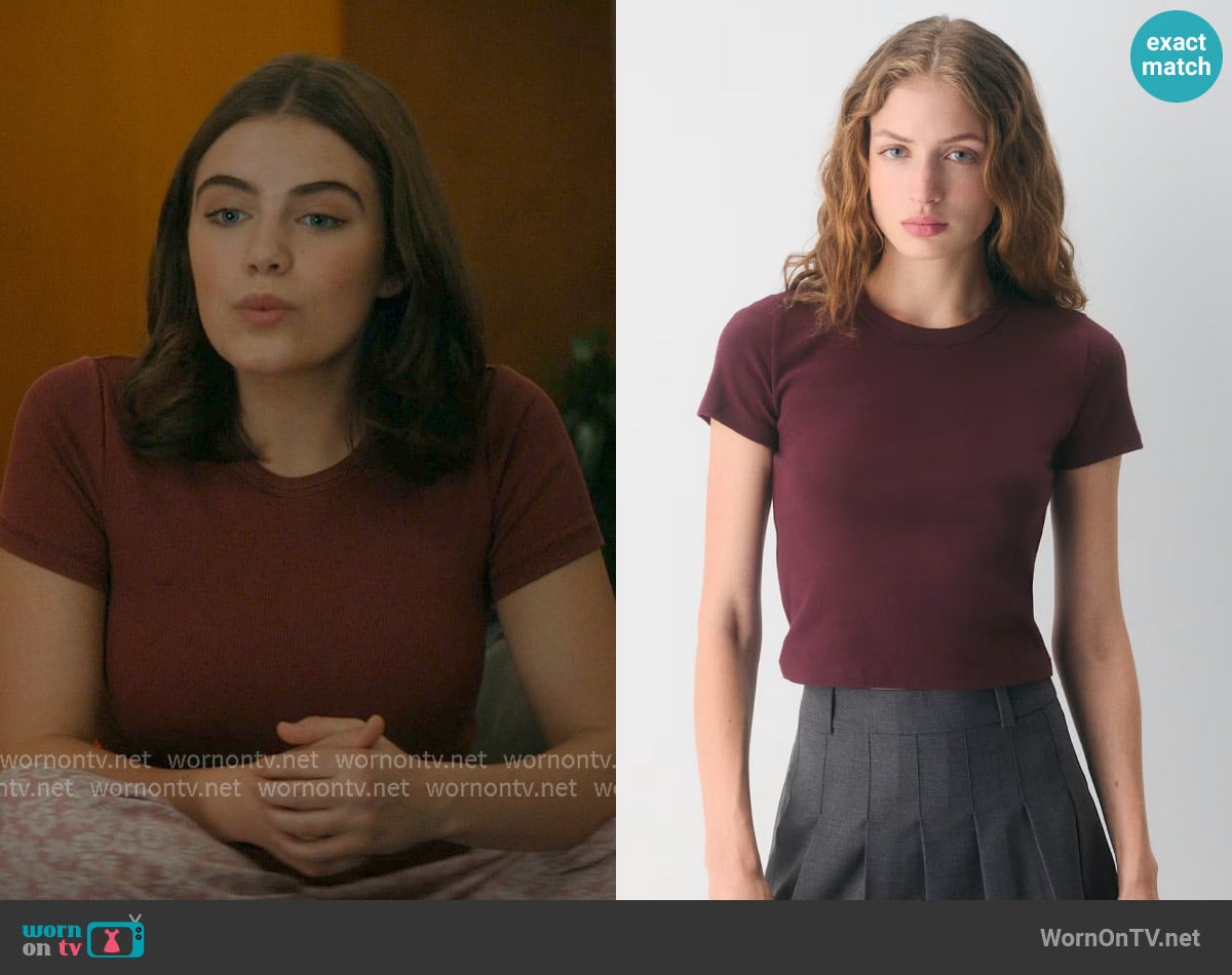 Sunday Best BestHug  Little Ribbed T-Shirt worn by Hannah Wells (Ella Bright) on Off Campus