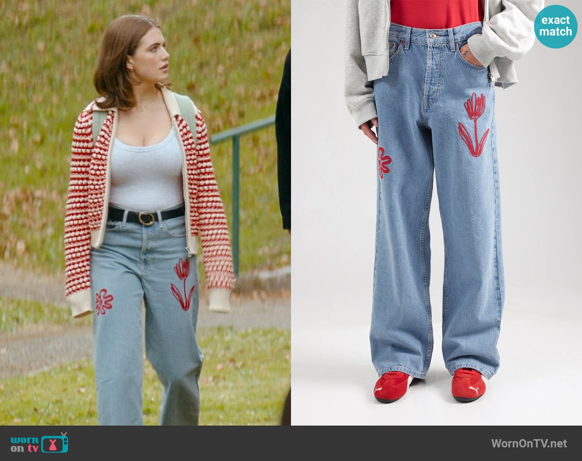 Topshop Mid rise loose fit jeans with red floral embroidery in mid blue worn by Hannah Wells (Ella Bright) on Off Campus