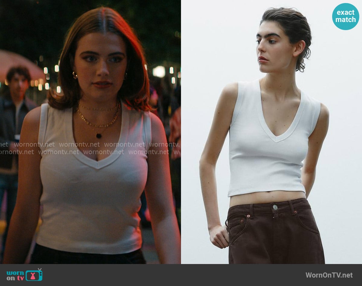 Zara V-Neck Top in White worn by Hannah Wells (Ella Bright) on Off Campus