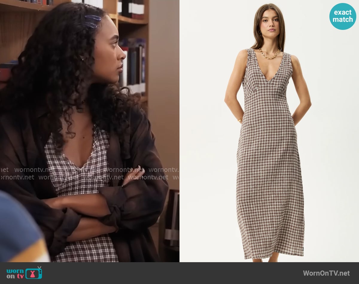 Afends Tully Dress in Base Coffee Check worn by Kimberly (Chandler Kinney) on Elle