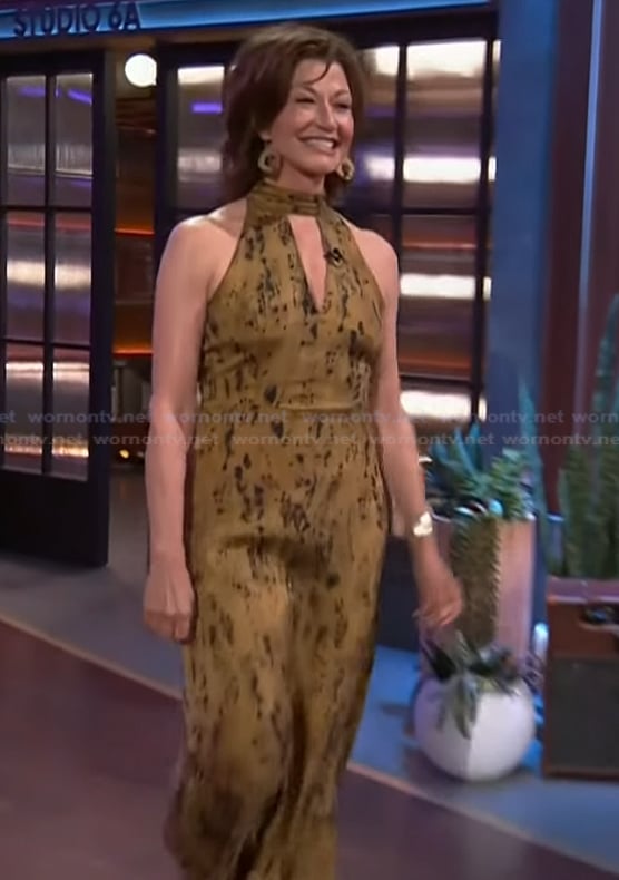 Amy Grant’s tie dye printed dress on The Kelly Clarkson Show