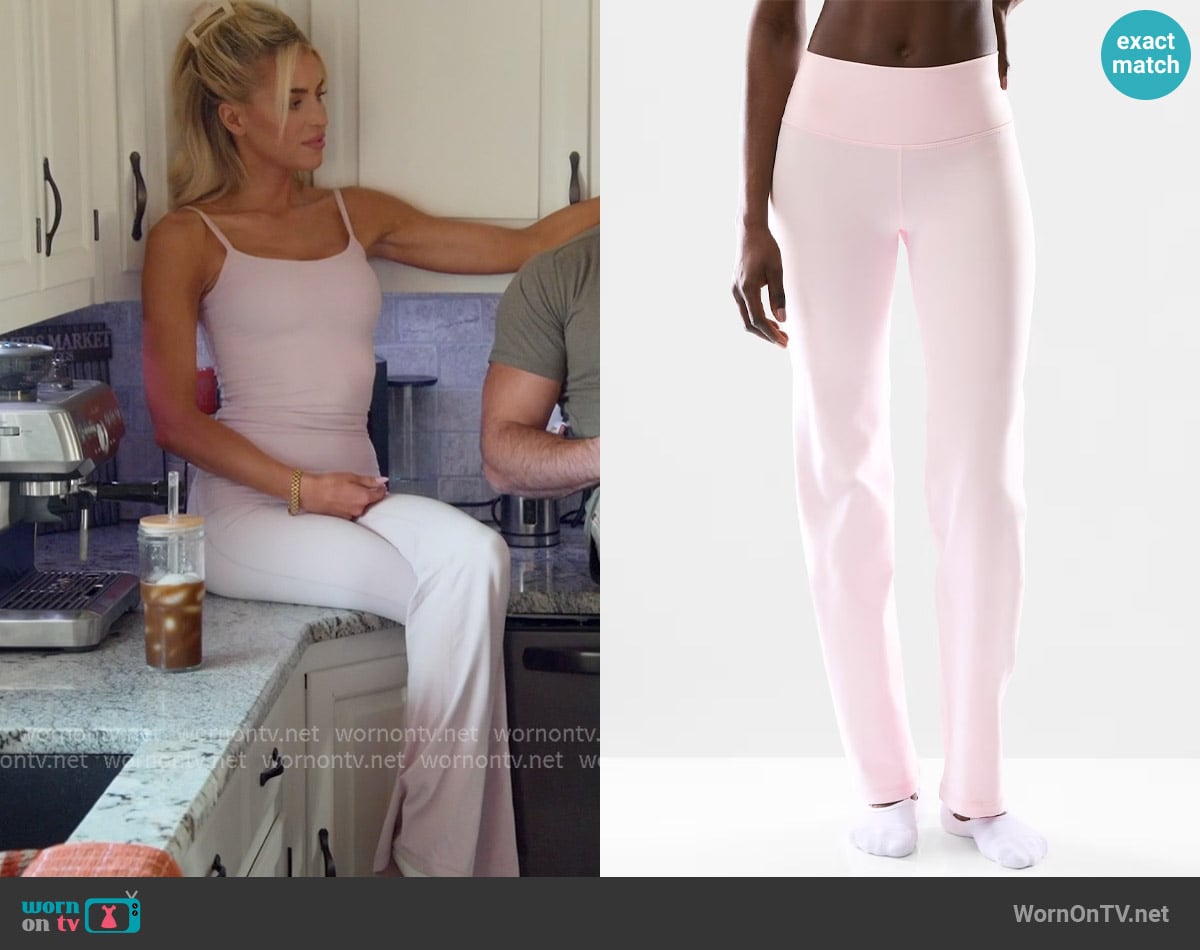 Aritzia LIFE Refresh Pant worn by Allie on The McBee Dynasty Real American Cowboys
