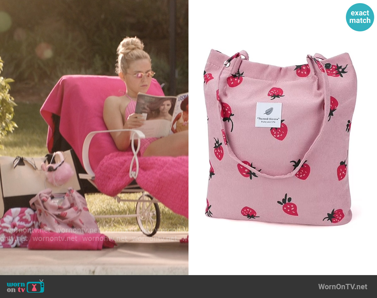 Ayieyill  Tote Bag in Strawberries worn by Elle Woods (Lexi Minetree) on Elle