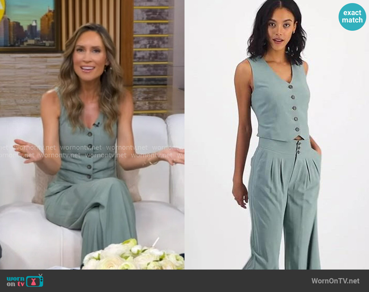 Bar III Cropped Vest worn by Rhiannon Ally on Good Morning America