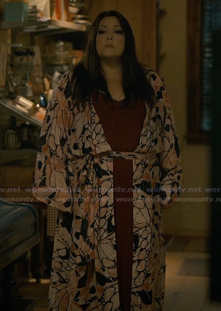 Dana’s floral print robe on Sweet Magnolias