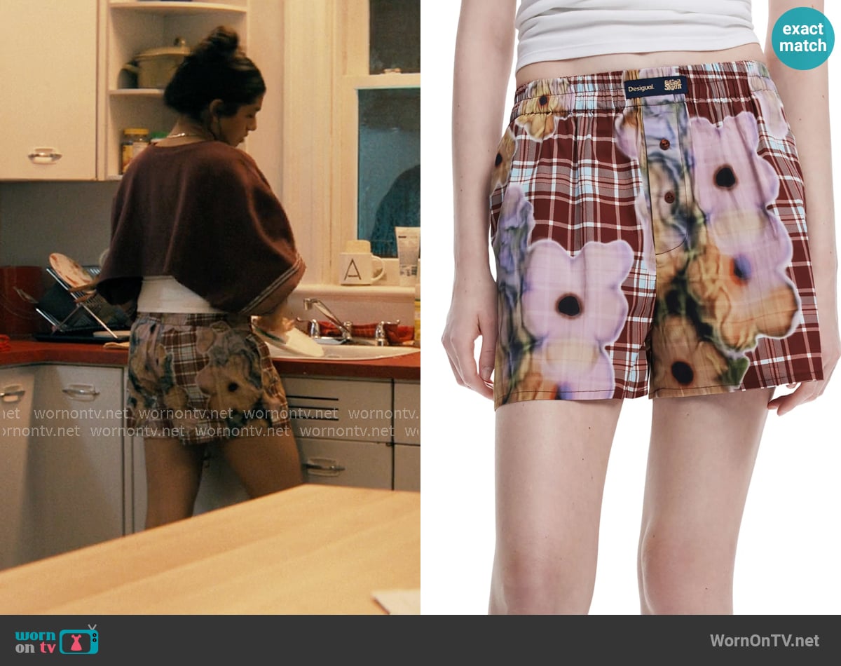 Desigual Mixed Print Cotton Shorts worn by Abhinaya Chilukuri (Avantika) on Not Suitable For Work