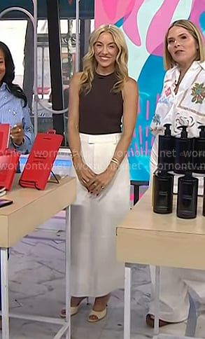 Dria Murphy’s brown tank top on Today