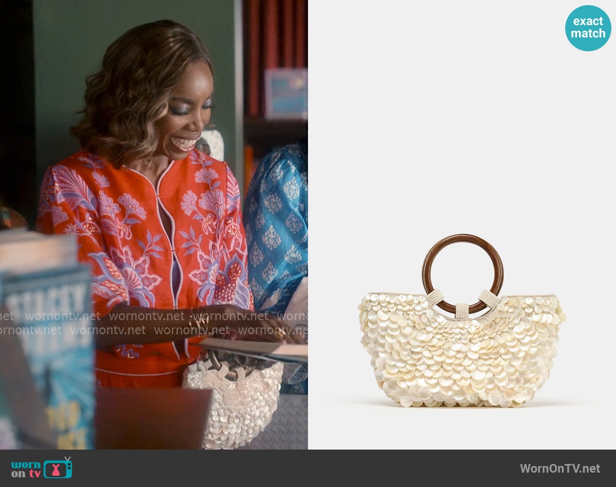 Farm Rio Porcelain Garden floral linen blouse worn by Helen Decatur (Heather Headley) on Sweet Magnolias
