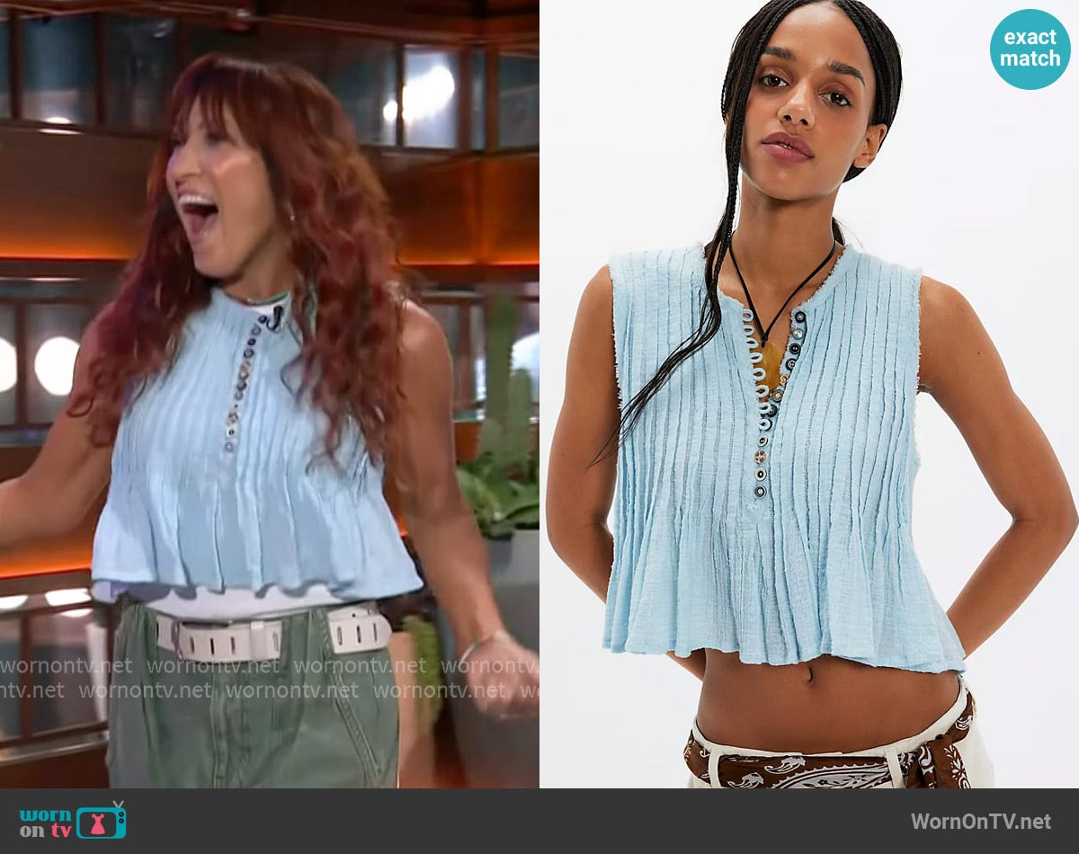 Free People FP One Parker Tank worn by Jo Dee Messina on The Kelly Clarkson Show