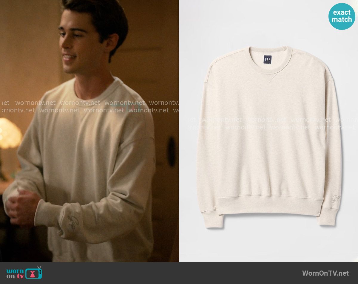 Gap Heavyweight French Terry Oversized Sweatshirt in Oatmeal Heather worn by Tyler Townsend (Carson Rowland) on Sweet Magnolias