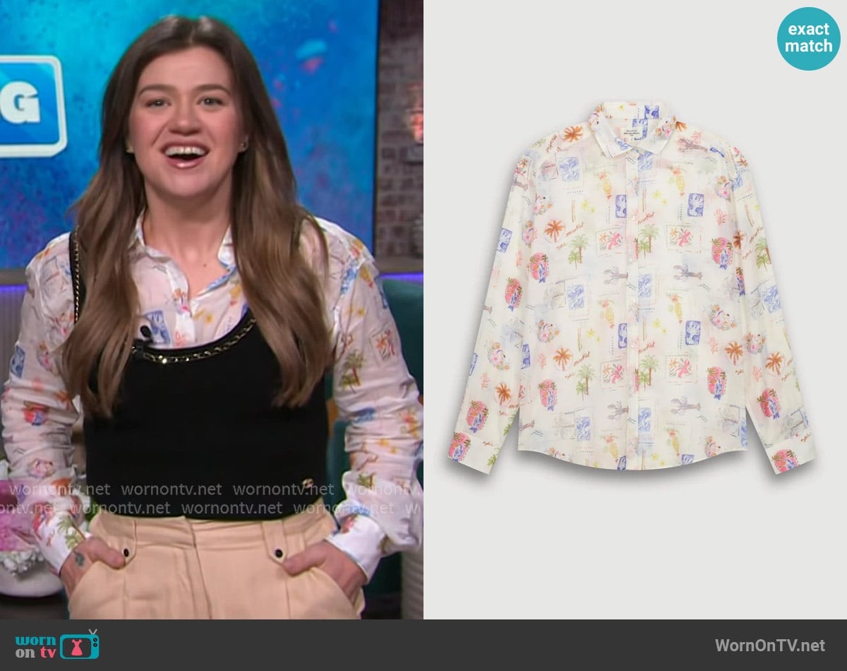 Hartford Charlot blouse with holiday print worn by Kelly Clarkson on The Kelly Clarkson Show