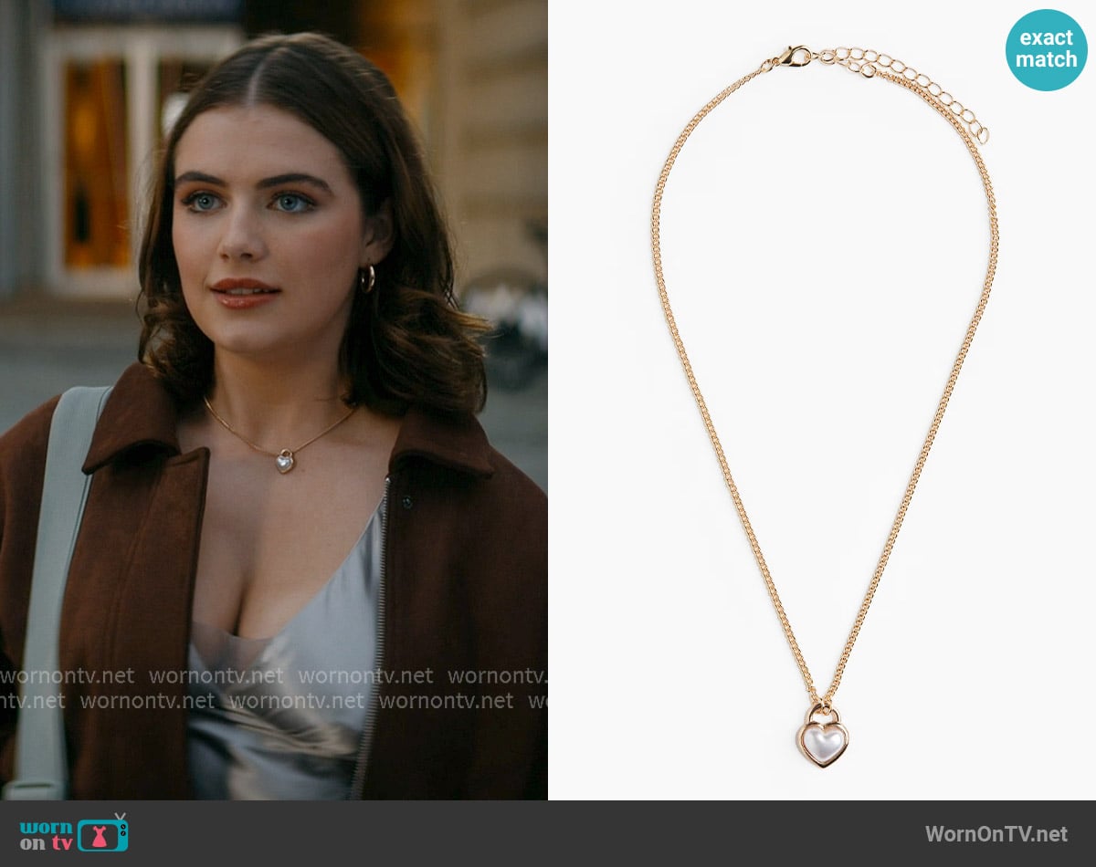 H&M Heart-Pendant Necklace worn by Hannah Wells (Ella Bright) on Off Campus