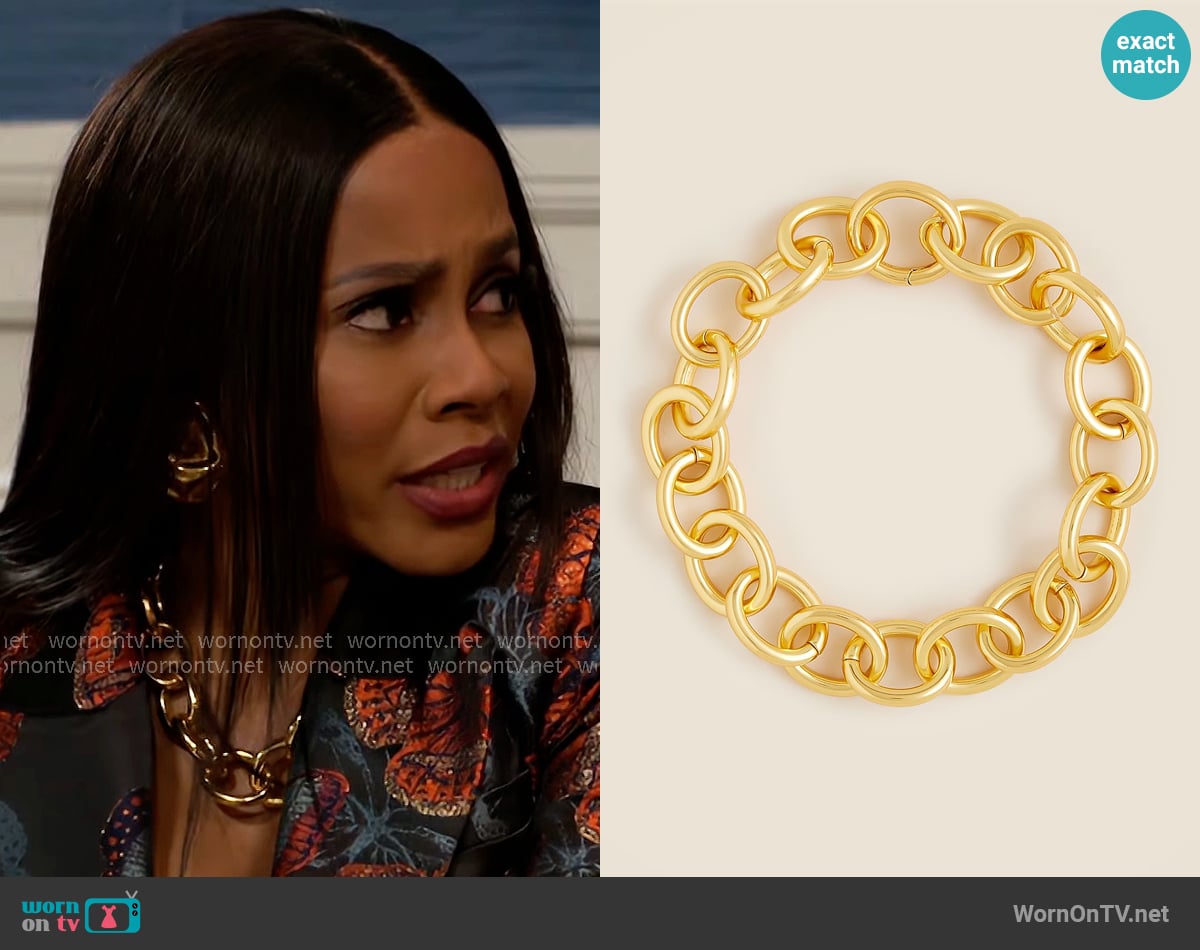 J. Crew Rounded chainlink necklace worn by Hayley Lawson (Marquita Goings) on Beyond the Gates
