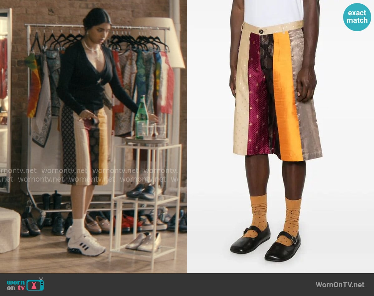 Kartik Research Patterned Jacquard Shorts worn by Abhinaya Chilukuri (Avantika) on Not Suitable For Work