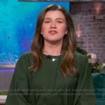 Kelly’s green asymmetric dress on The Kelly Clarkson Show