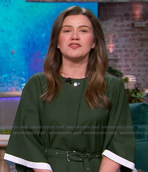 Kelly’s green asymmetric dress on The Kelly Clarkson Show