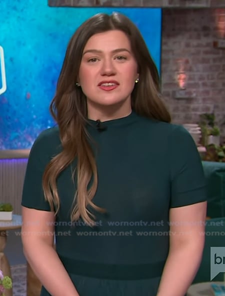 Kelly’s teal bodysuit and skirt on The Kelly Clarkson Show