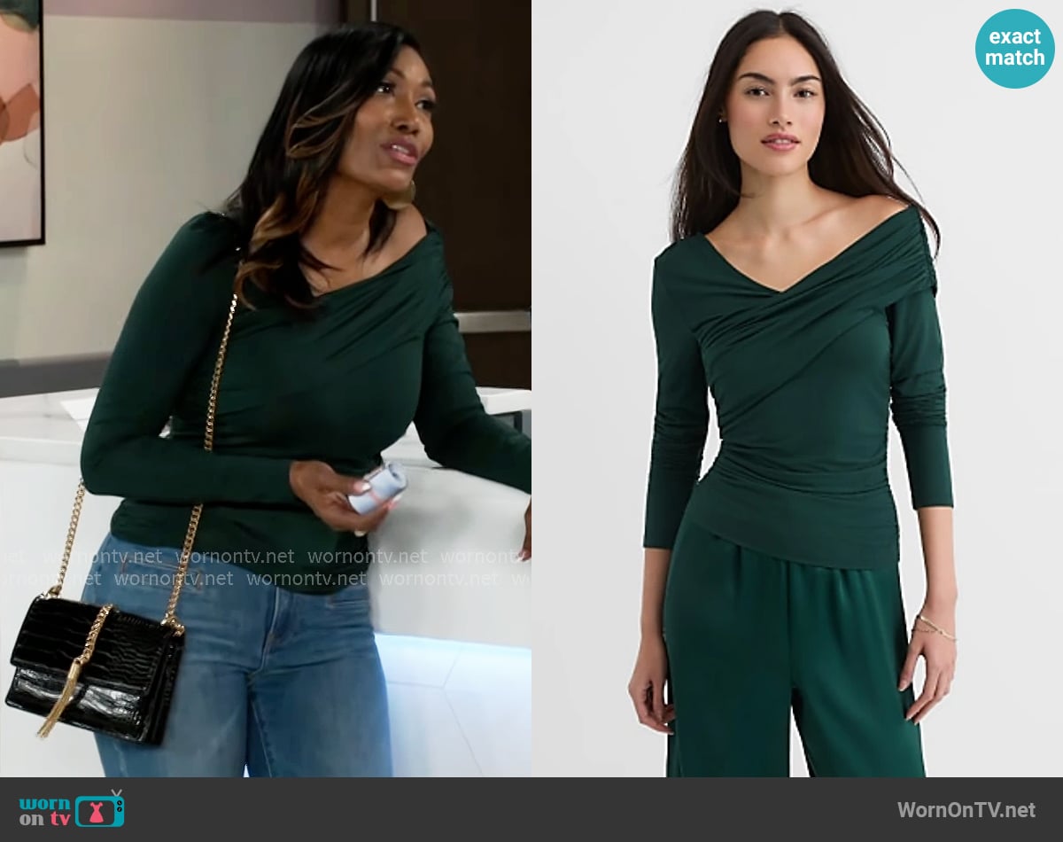 Loft Ruched Off The Shoulder Top worn by Dana 'Leslie' Thomas (Trisha Mann-Grant) on Beyond the Gates
