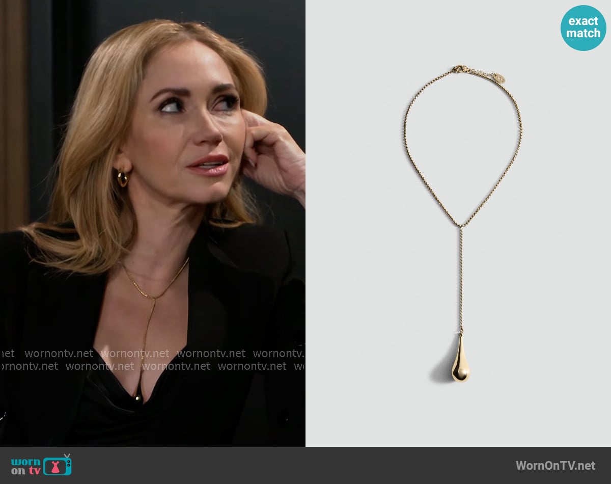 Heather’s teardrop necklace on Beyond the Gates Heather’s teardrop necklace on Beyond the Gates