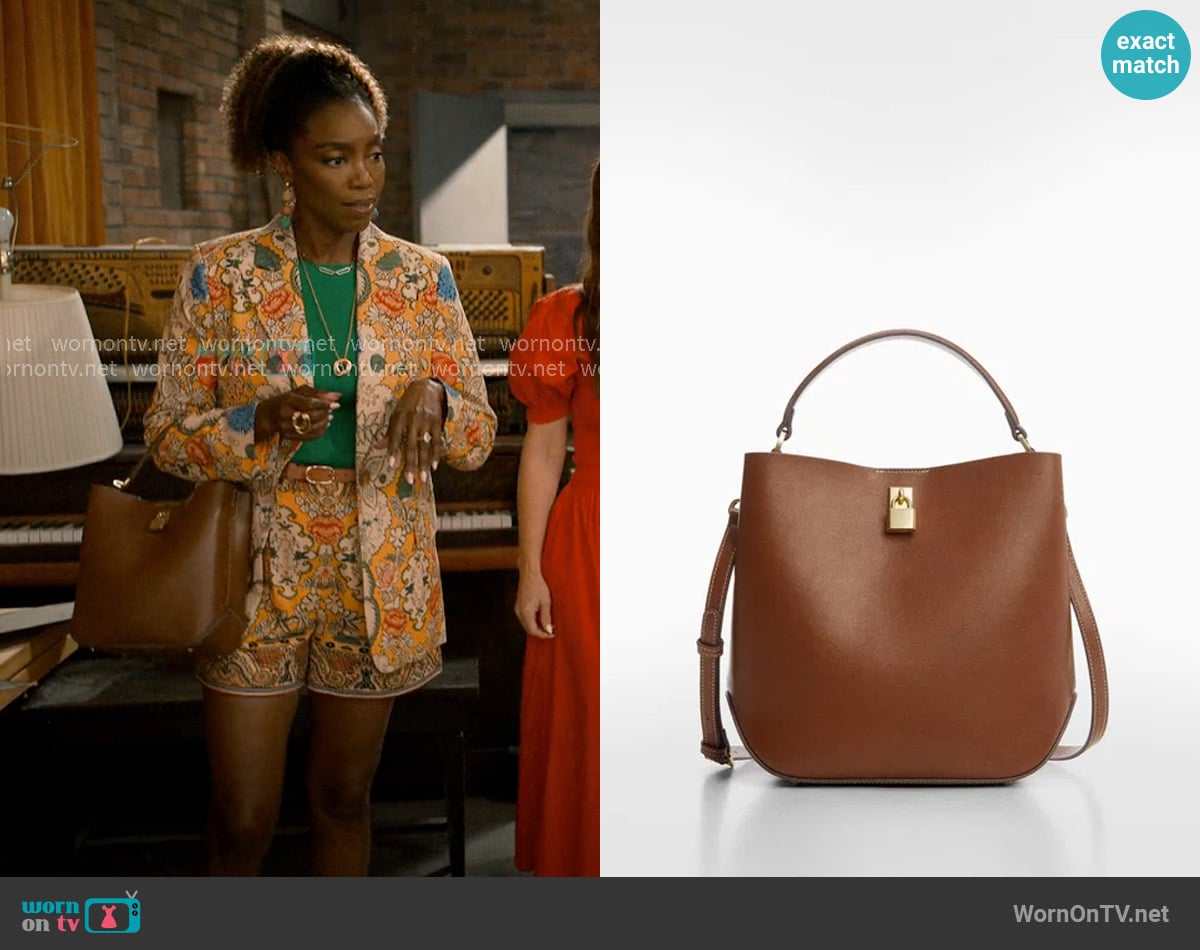 Mango Shopper Bag With Padlock worn by Helen Decatur (Heather Headley) on Sweet Magnolias