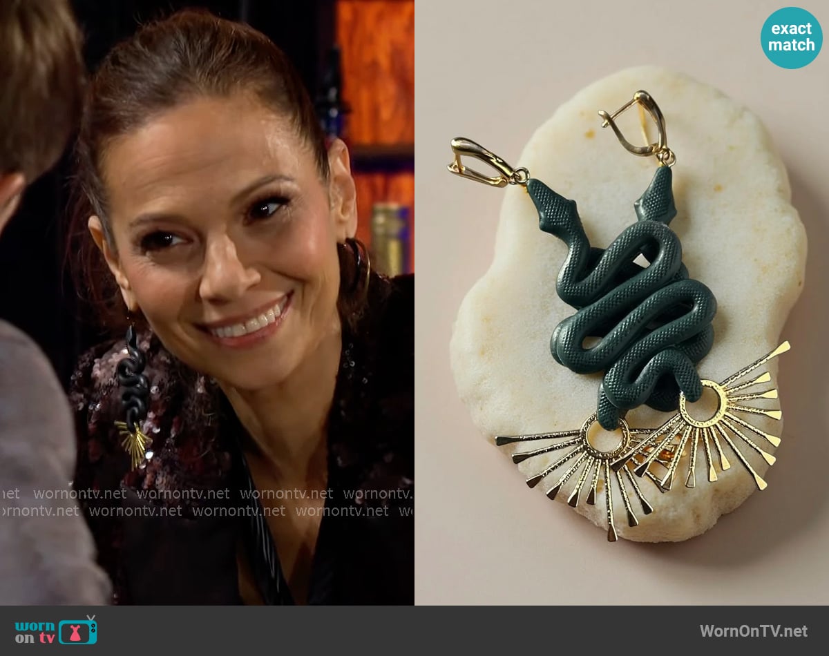 Sienna’s snake earring on The Young and the Restless Sienna’s snake earring on The Young and the Restless
