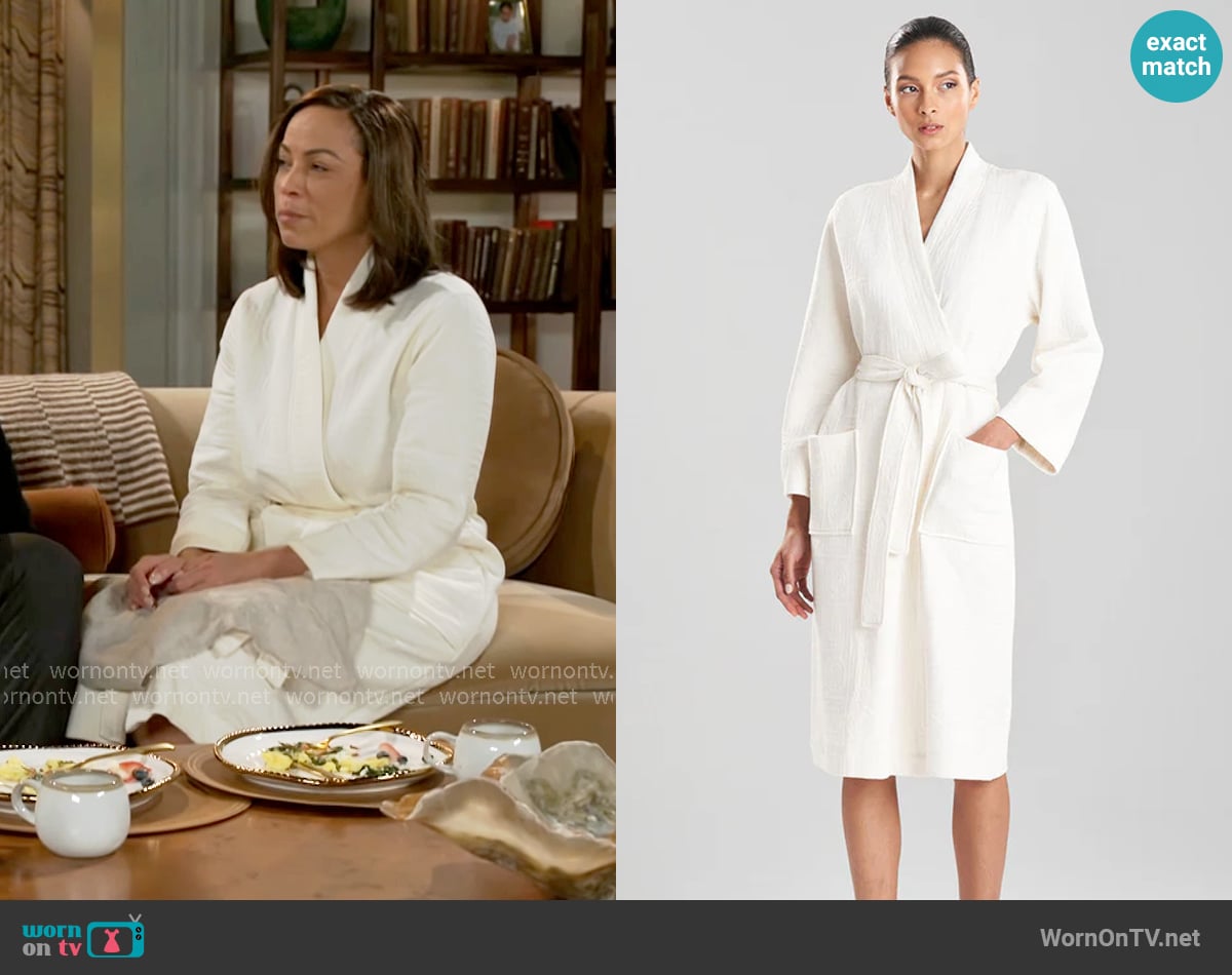 Natori Quilted Infinity Jacquard Robe worn by Nicole Dupree Richardson (Daphnee Duplaix) on Beyond the Gates