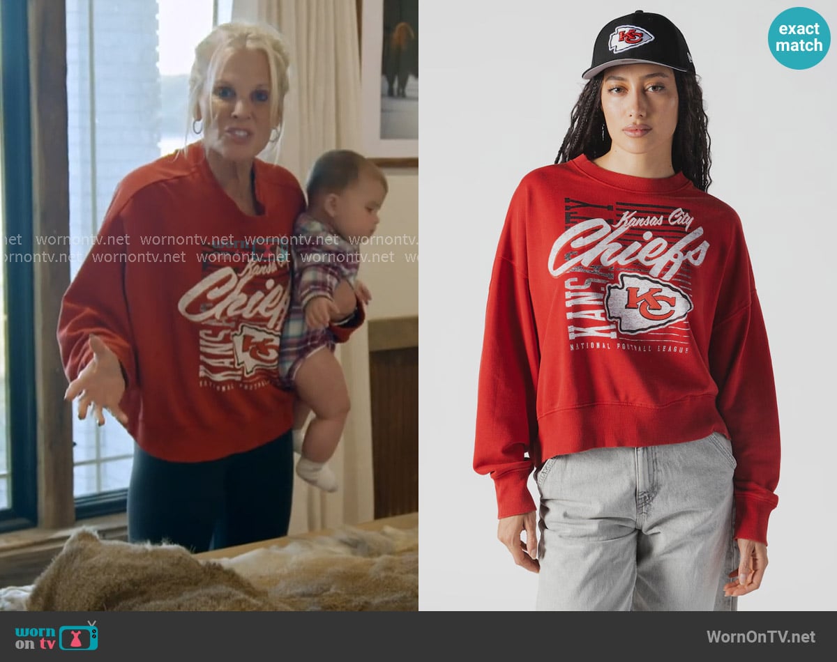 New Era Kansas City Oversized Throwback Mineral Wash Crew Neck Sweatshirt in Red worn by Kristi McBee on The McBee Dynasty Real American Cowboys
