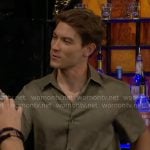 Noah’s khaki patterned shirt on The Young and the Restless