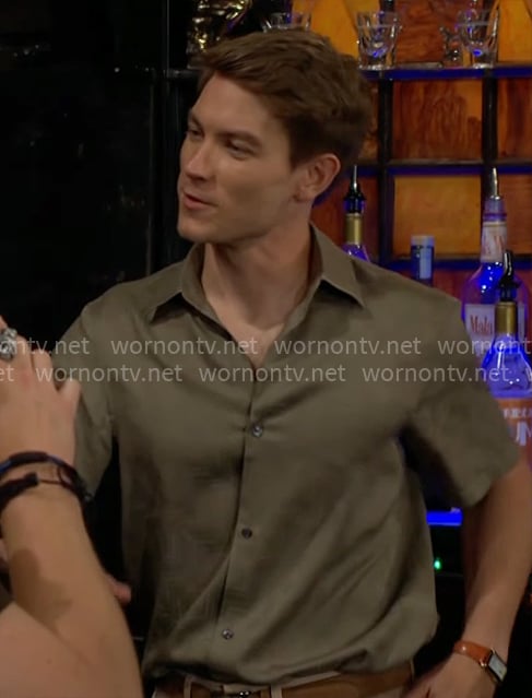 Noah’s khaki patterned shirt on The Young and the Restless
