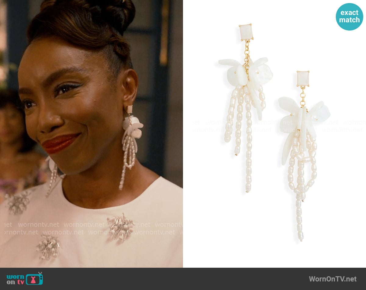 Nordstrom Rack Resin & Faux Pearl Cluster Drop Earrings worn by Helen Decatur (Heather Headley) on Sweet Magnolias